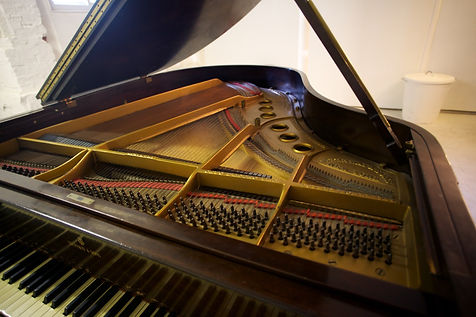 Steinway piano.jpg